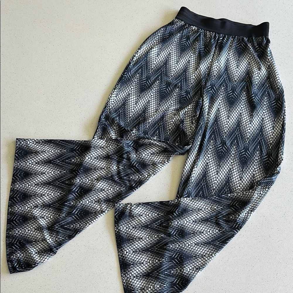 Double Click Blue Black White Wide Leg Pants with Chevron Pattern Size Small